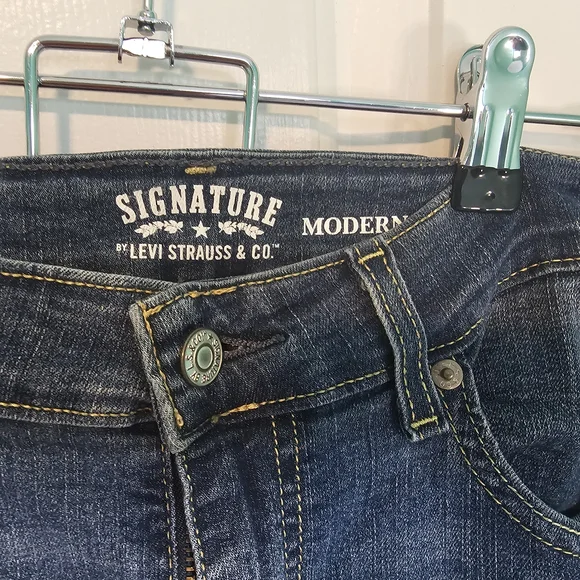 Levi's Classic Blue Women's Modern Capri Jeans Sz 16 - Picture 3 of 9